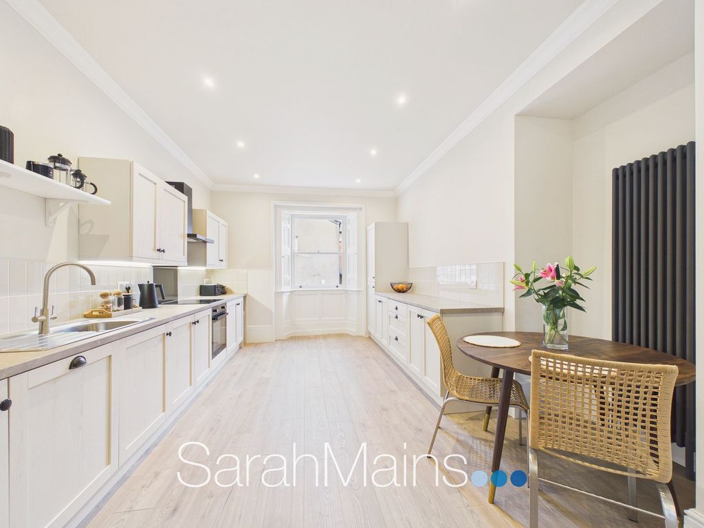 Property photo 3 of 18 Dining Kitchen