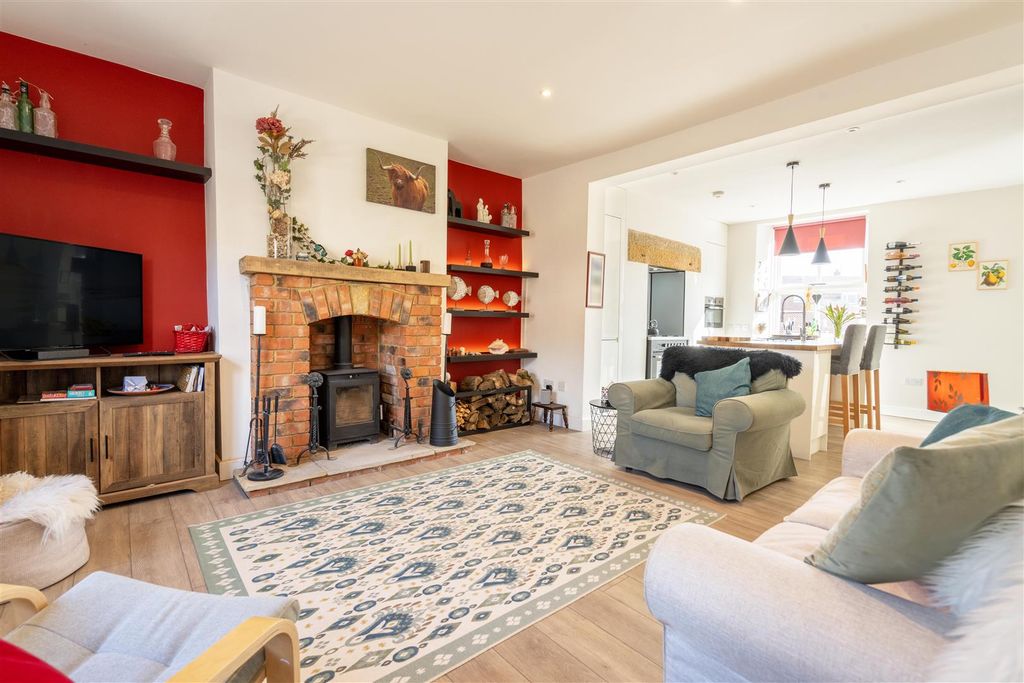 Property photo 2 of 10 Living Room