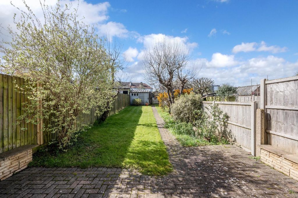 Property photo 3 of 14 Bridgewood Road