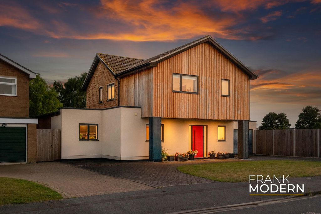 Property photo 1 of 49 Dusk