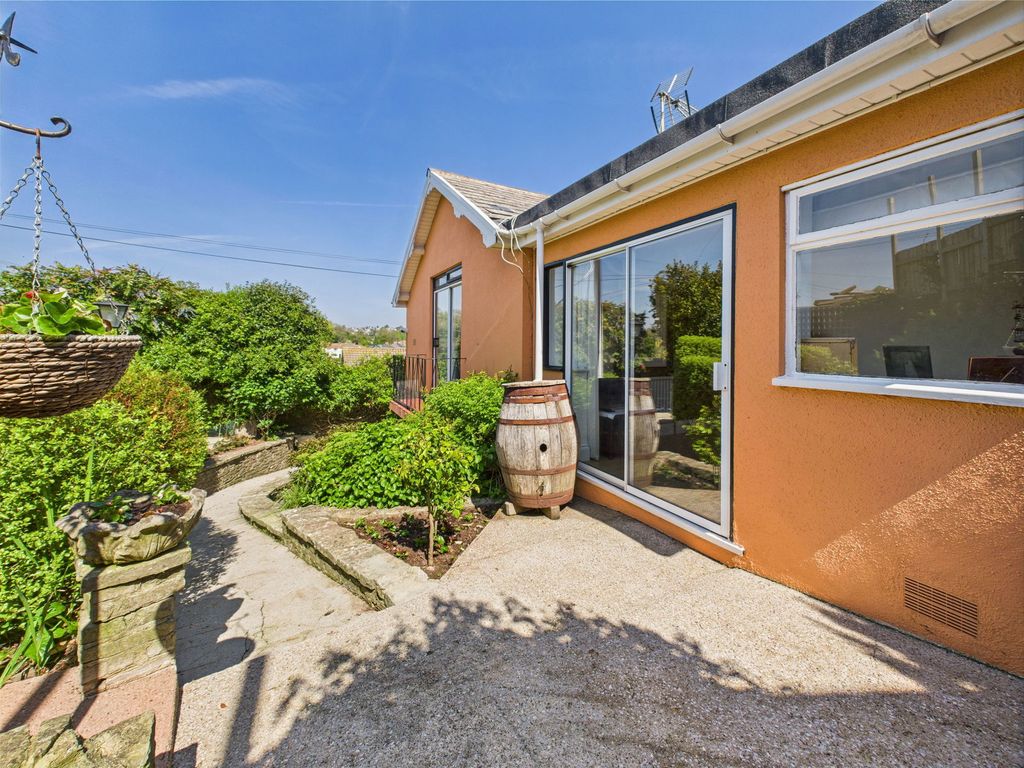 Property photo 2 of 25