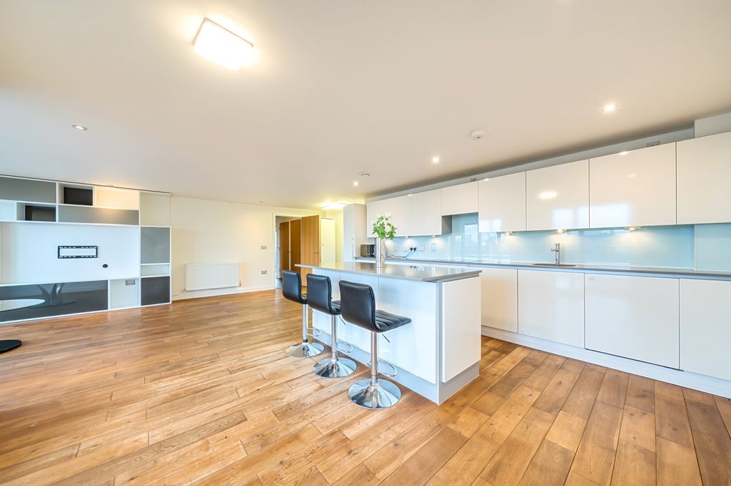 Property photo 2 of 21 1403500-14-69721c...