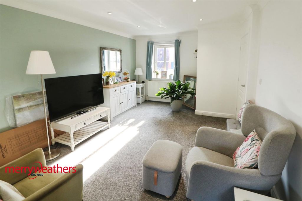 Property photo 2 of 15 Lounge