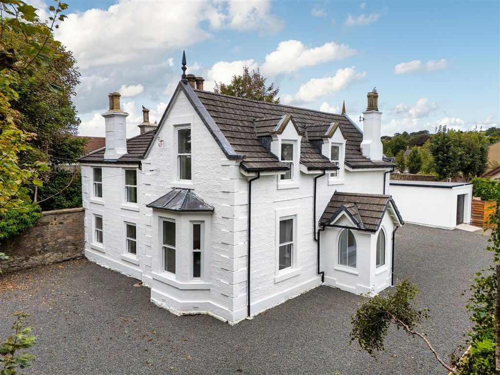 Property photo 3 of 33