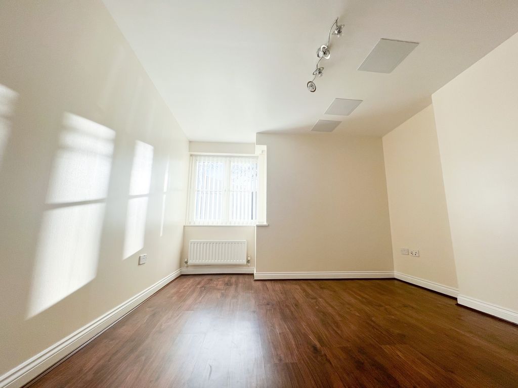 Property photo 3 of 11 Living Room