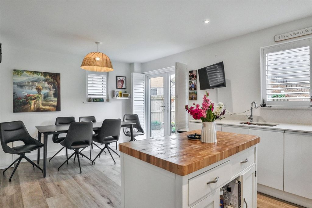 Property photo 3 of 26 Kitchen