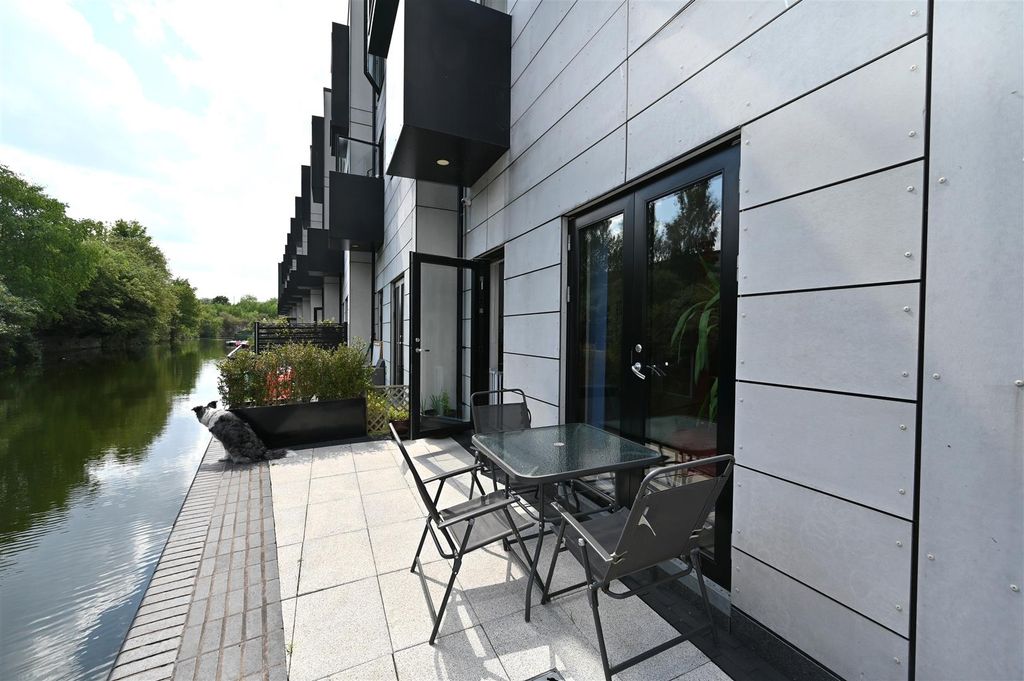 Property photo 2 of 17 Patio.Jpg