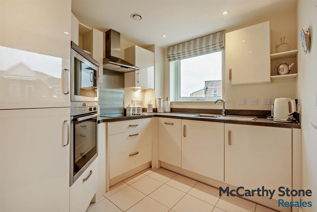 Property photo 2 of 11 8686549-Interior13-800.Jpg