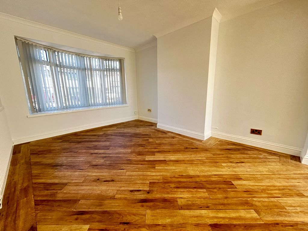 Property photo 3 of 18 Lounge/Dining Room