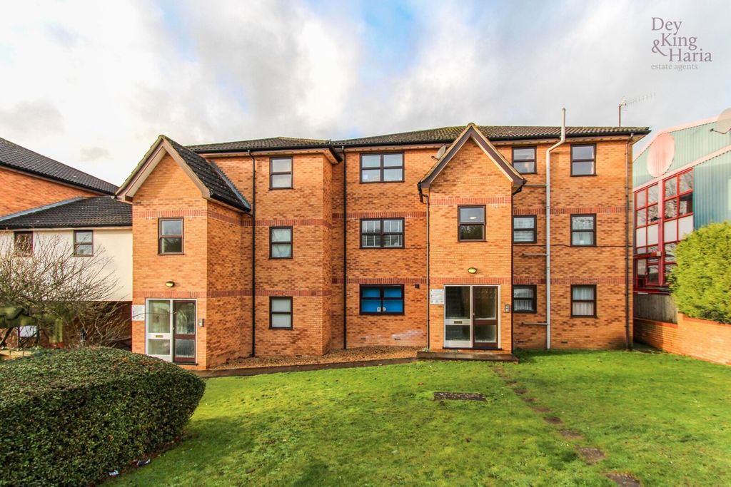 Property photo 1 of 9 Photo 01