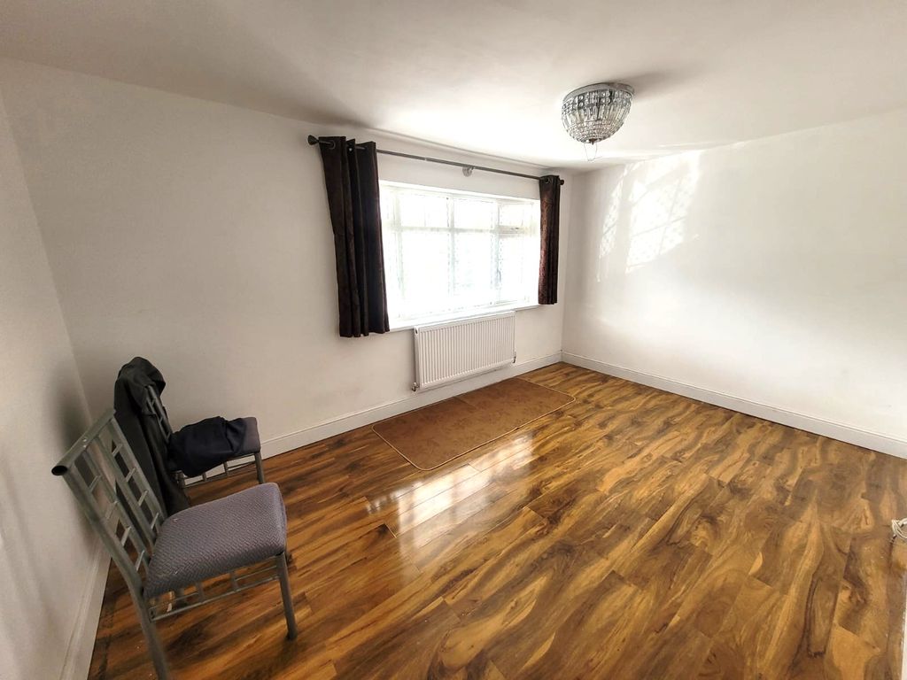 Property photo 3 of 11 Bedroom