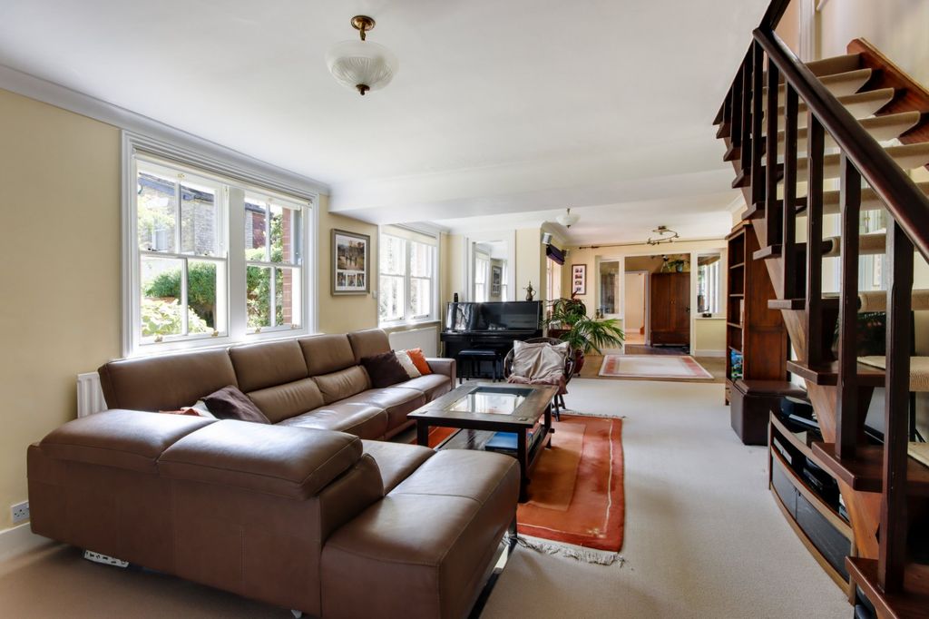Property photo 2 of 15 Sitting Room