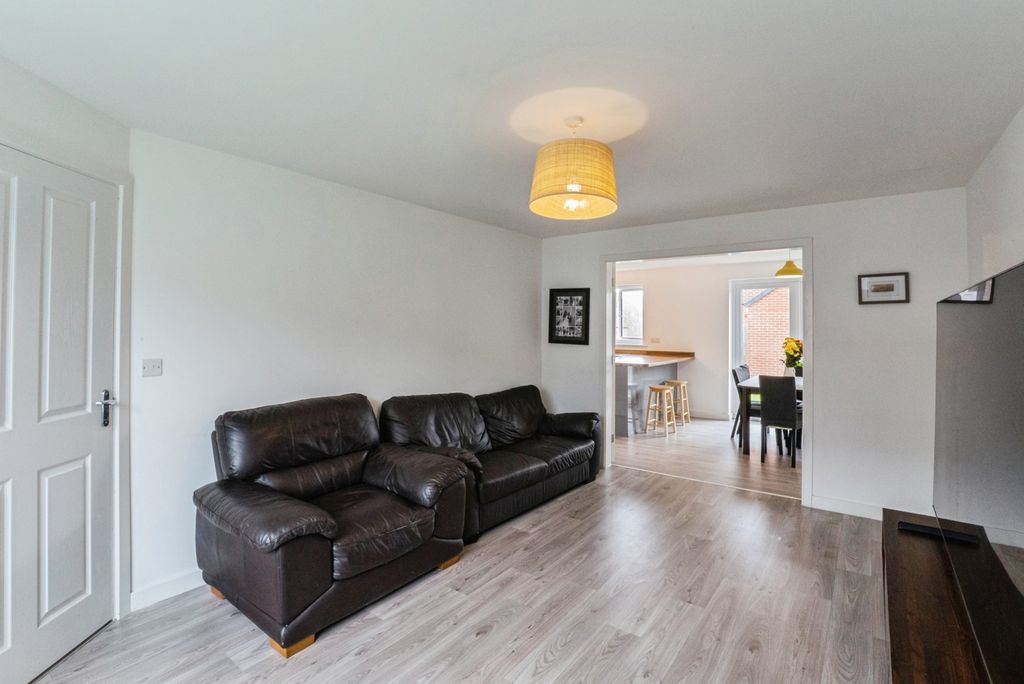 Property photo 3 of 19 Pbox-Img.Jpg