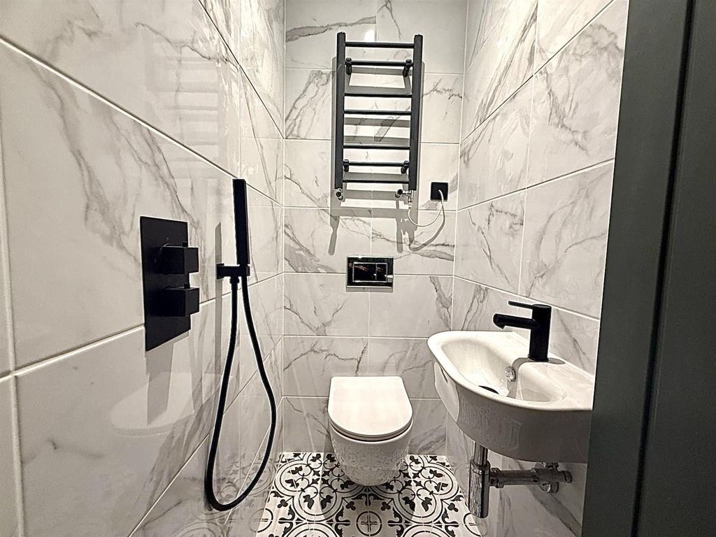 Property photo 2 of 11 5A7574B0-Fedf-4Fef-Bcfd-5547A40B8171.Jpeg