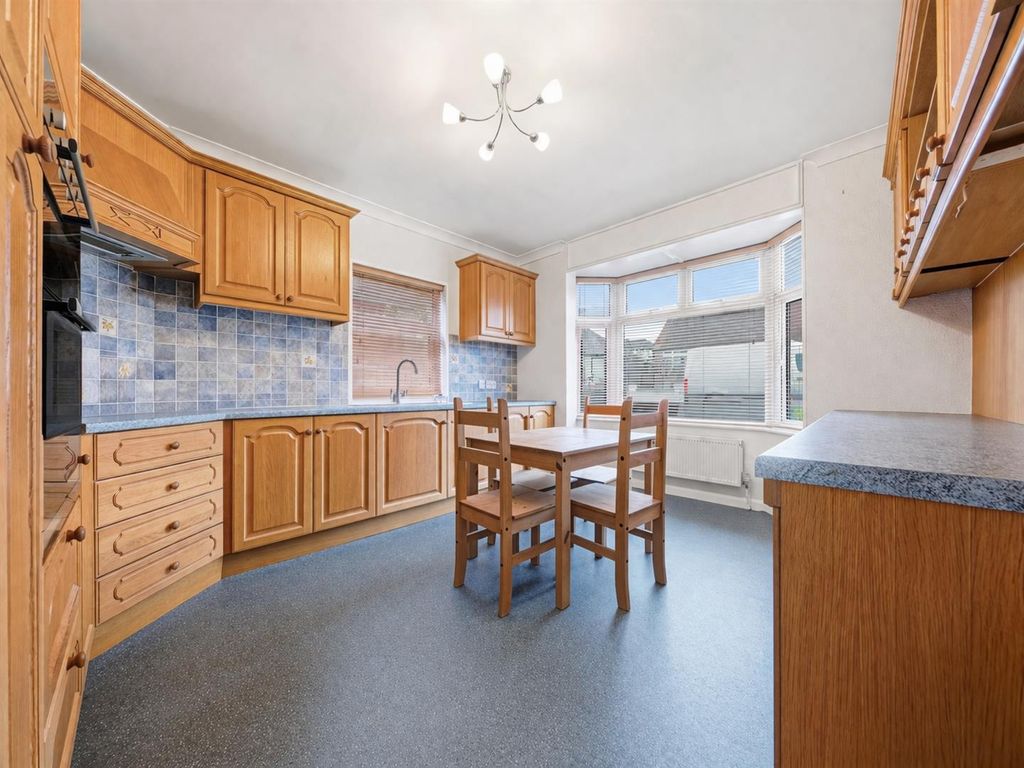 Property photo 2 of 23 21 Ivanhoe (9).Png