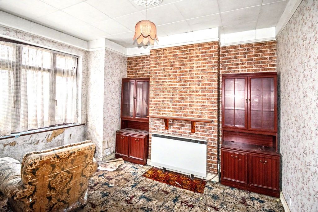 Property photo 3 of 17