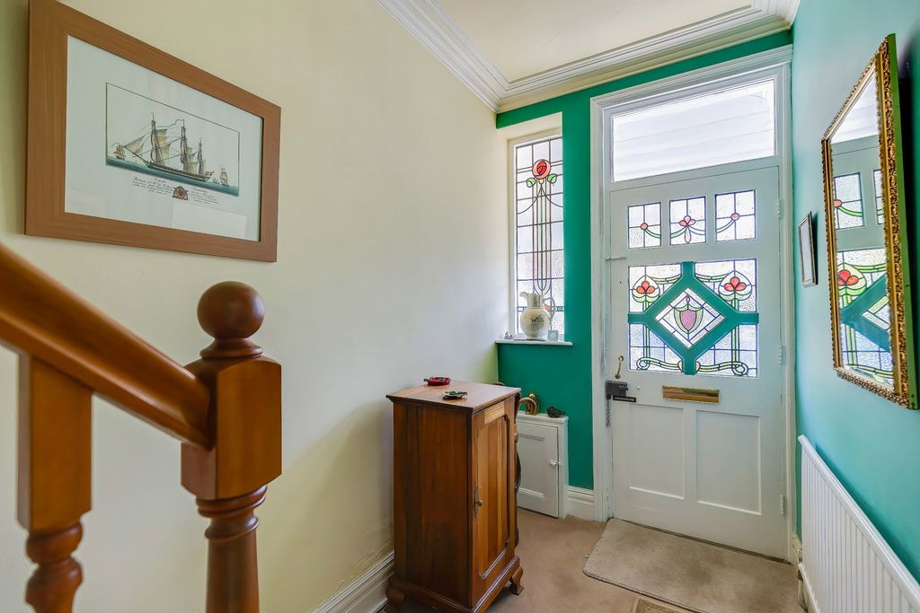 Property photo 2 of 33