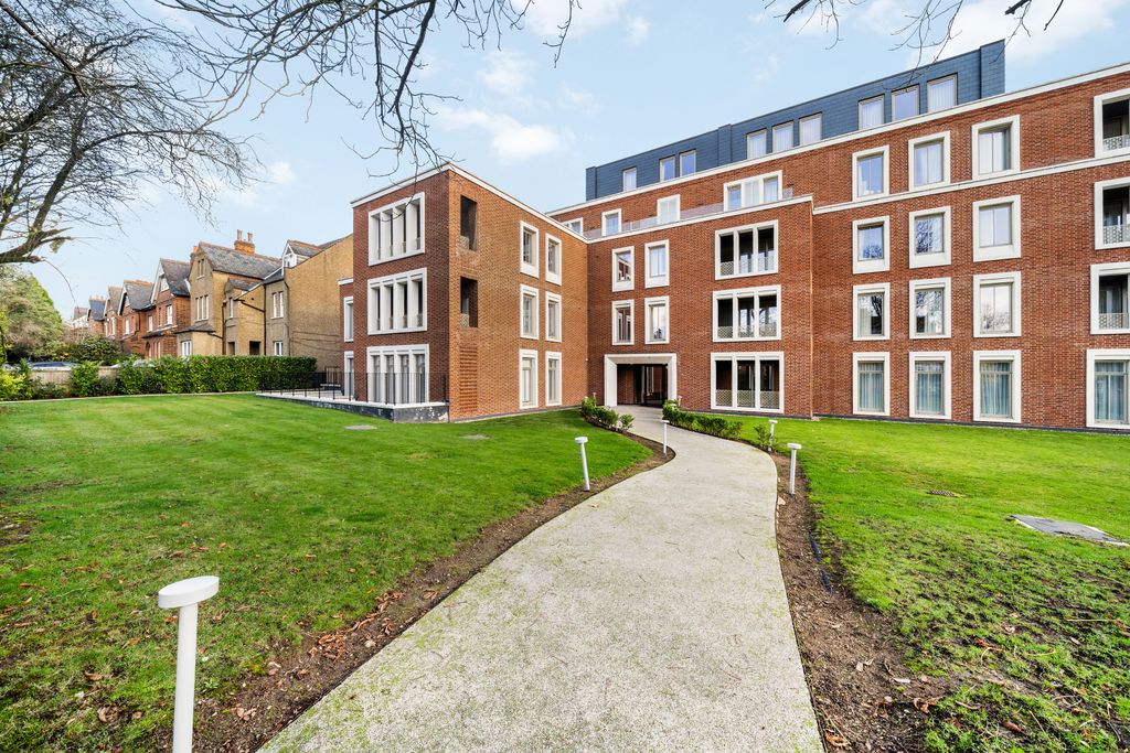 Property photo 2 of 8