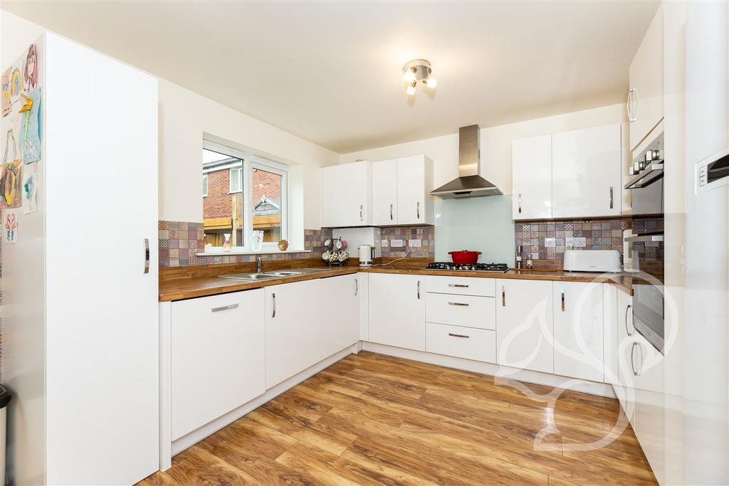 Property photo 2 of 15 Kitchen