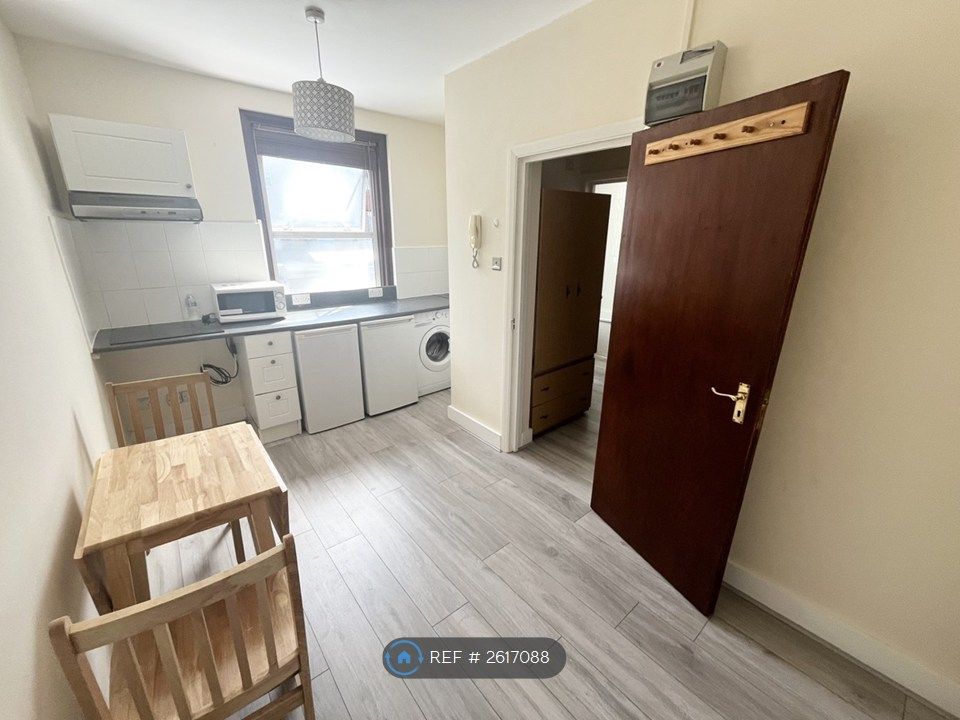Property photo 1 of 5 Kitchen/ Sleeping Area