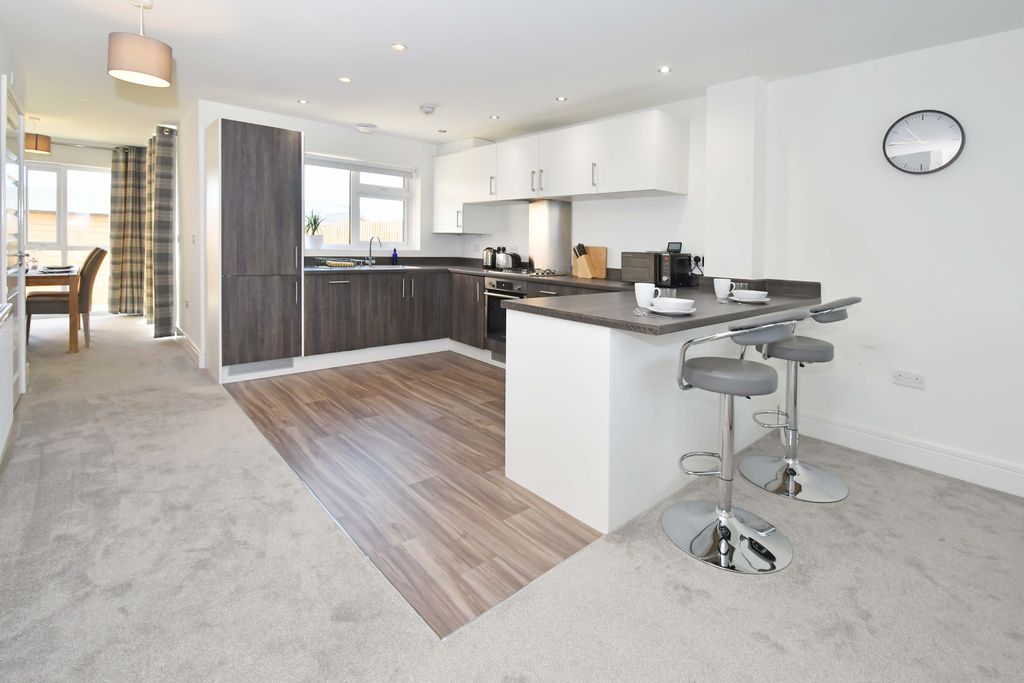 Property photo 2 of 14 13Rw - 8 Kitchen
