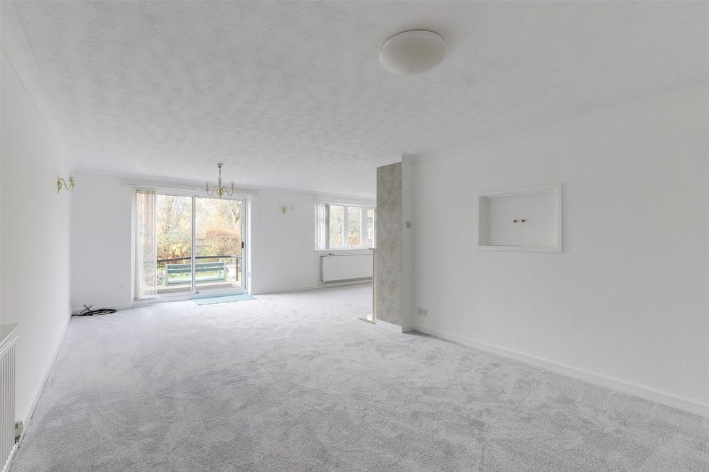 Property photo 2 of 31