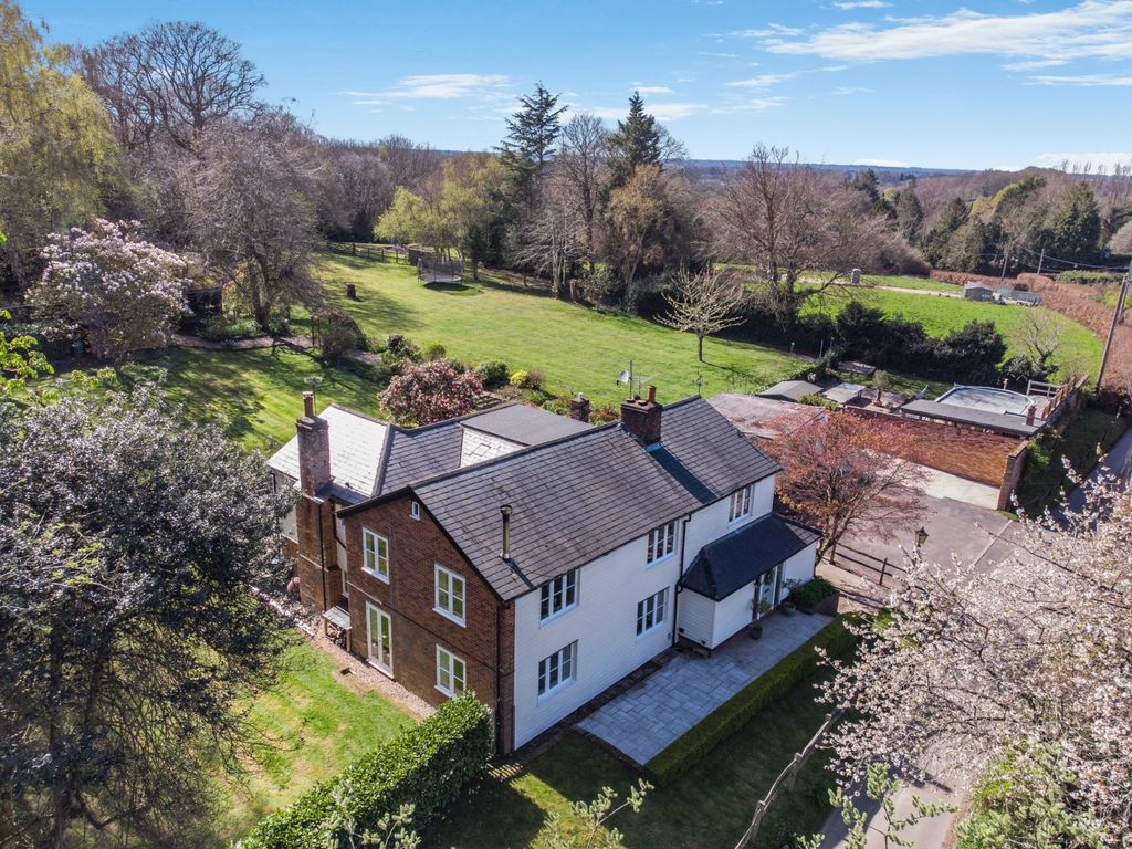 Property photo 1 of 19 Perry Leigh