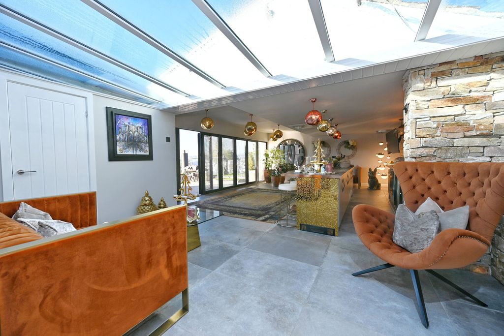 Property photo 2 of 38