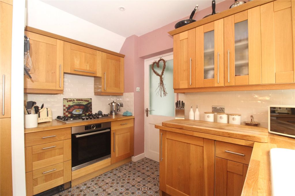 Property photo 3 of 19 Fitted Kitchen
