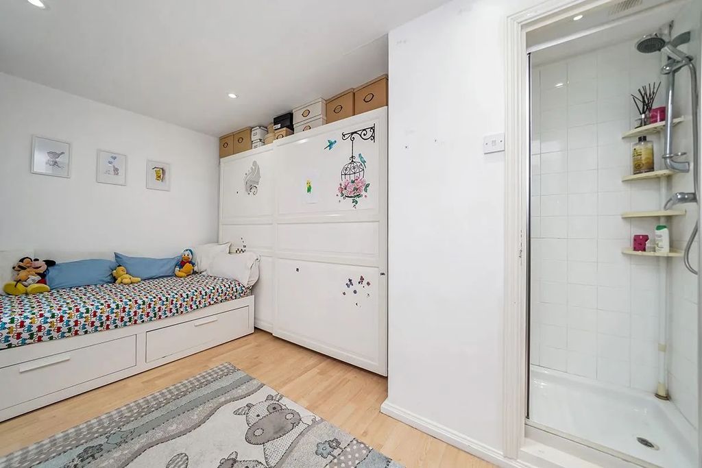 Property photo 3 of 18 Photo 3