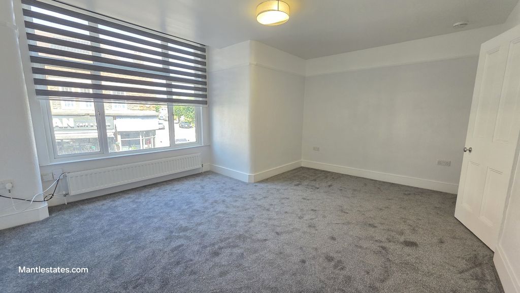 Property photo 1 of 10 2 Bedroom Flat