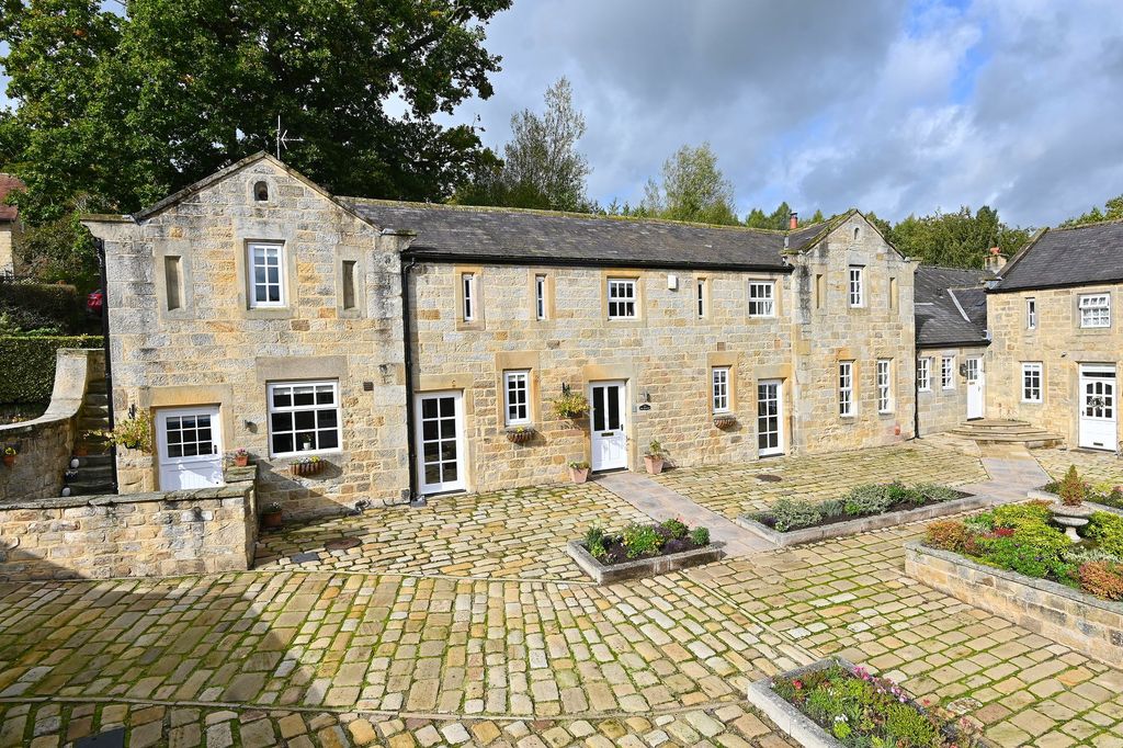 Property photo 2 of 35