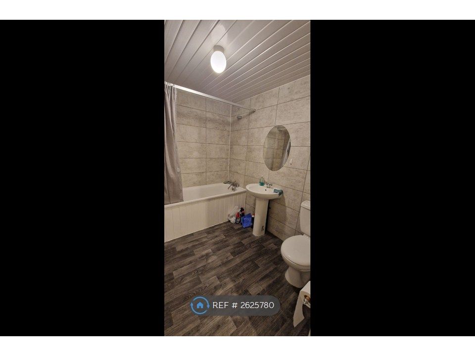 Property photo 3 of 8 Bathroom