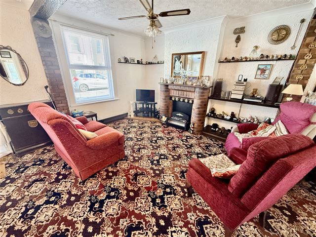 Property photo 2 of 16 Lounge