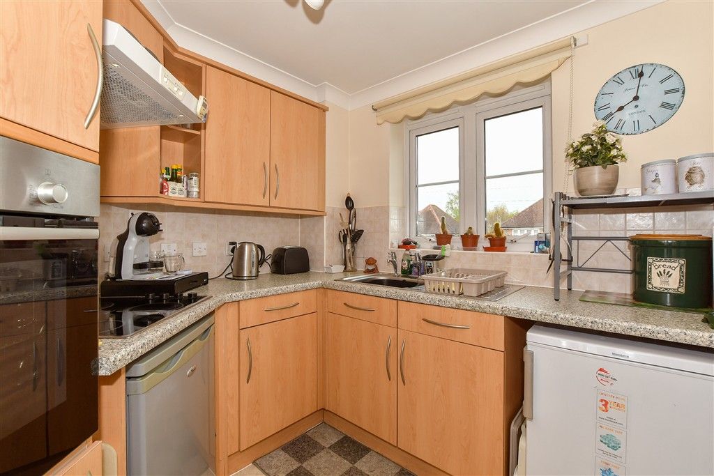 Property photo 3 of 8 Kitchen