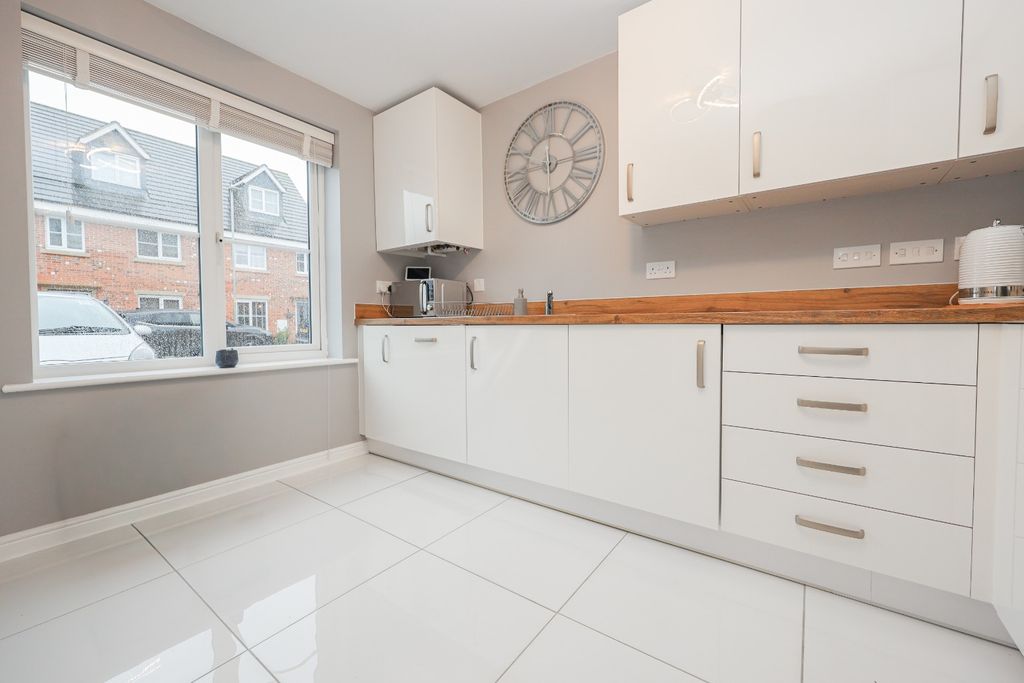 Property photo 3 of 22 4588512