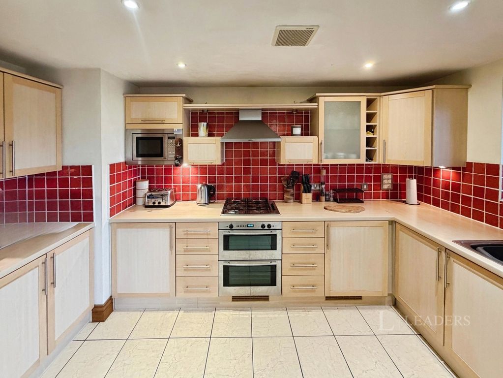 Property photo 2 of 10 Kitchen