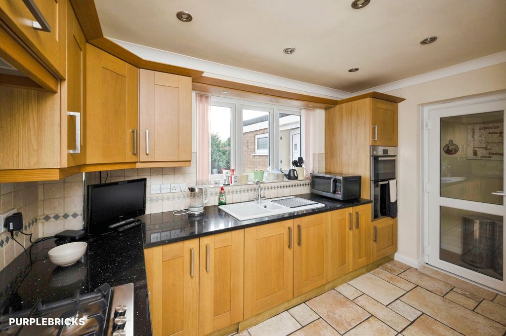 Property photo 3 of 25