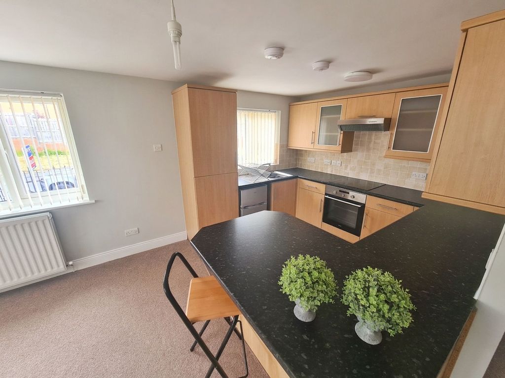 Property photo 3 of 6 Kitchen