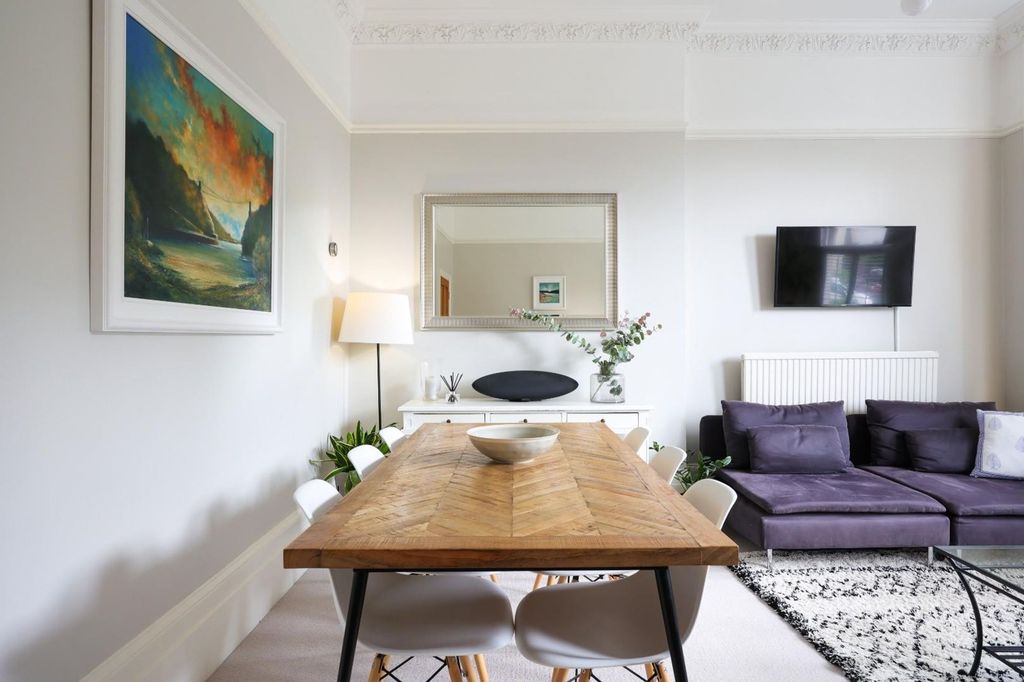 Property photo 3 of 20 4@12 Oakfield Grove 5.Jpg