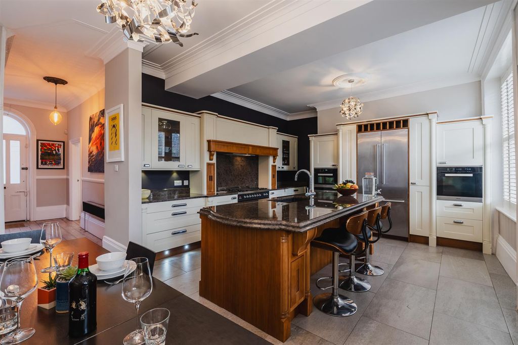 Property photo 1 of 31 Dining Kitchen