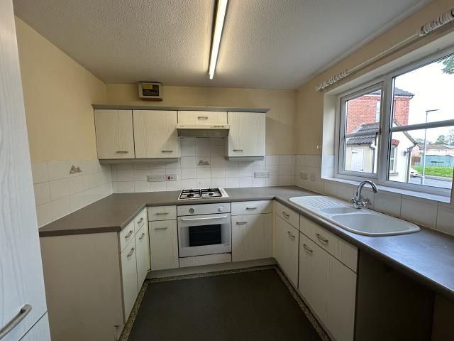 Property photo 3 of 10 Kitchen