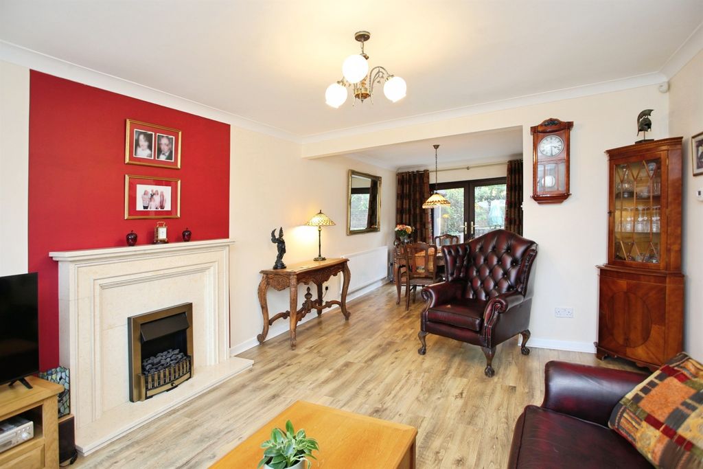 Property photo 2 of 32