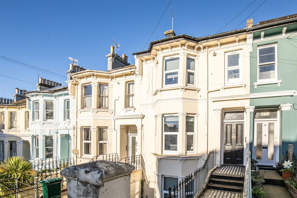 Property photo 1 of 13 Front