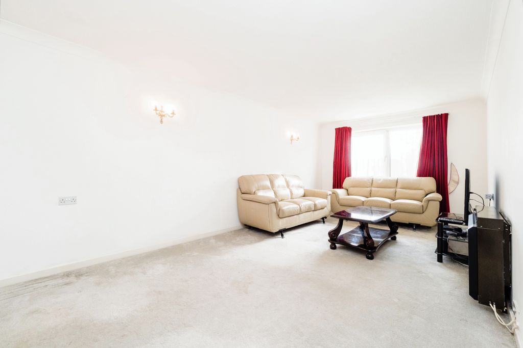 Property photo 3 of 14