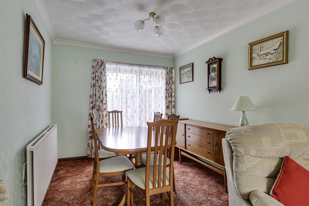 Property photo 3 of 11 5 Dining Area.Jpg