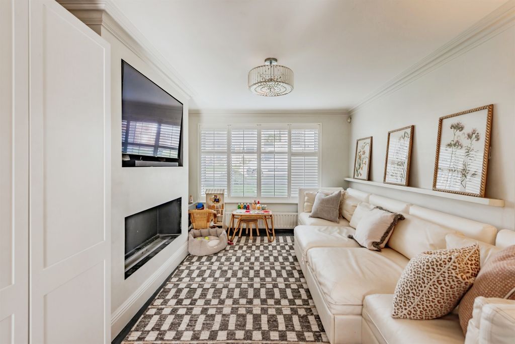 Property photo 2 of 14