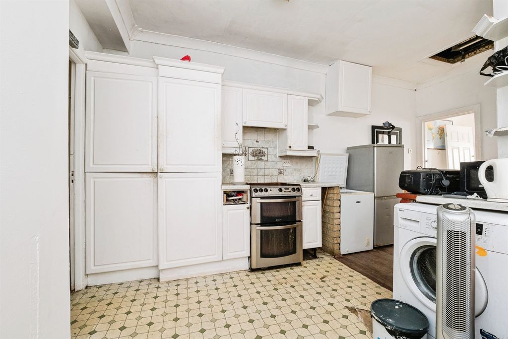 Property photo 3 of 18