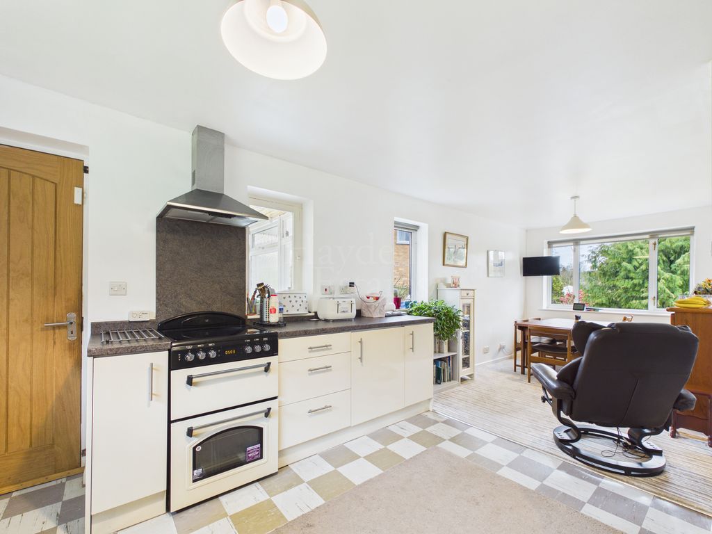 Property photo 3 of 35