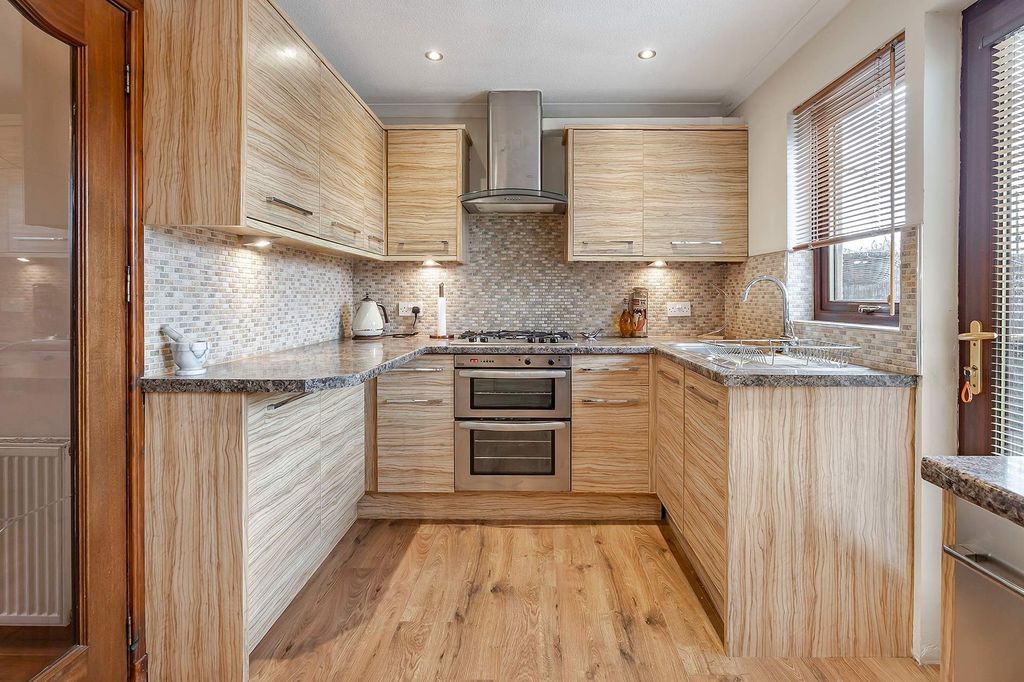 Property photo 3 of 23 Kitchen